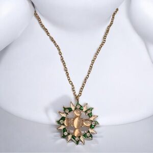 Elegant Gold and Green Pendant Necklace